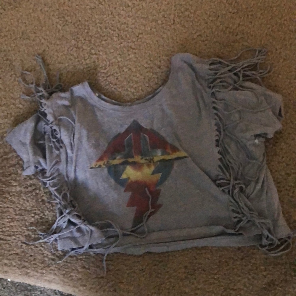 A short sleeve crop top